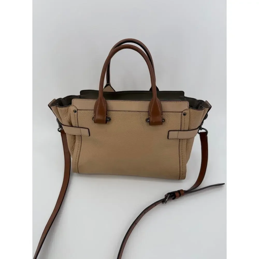 Beige and brown Pebbled leather handbag, Coach Swagger 27